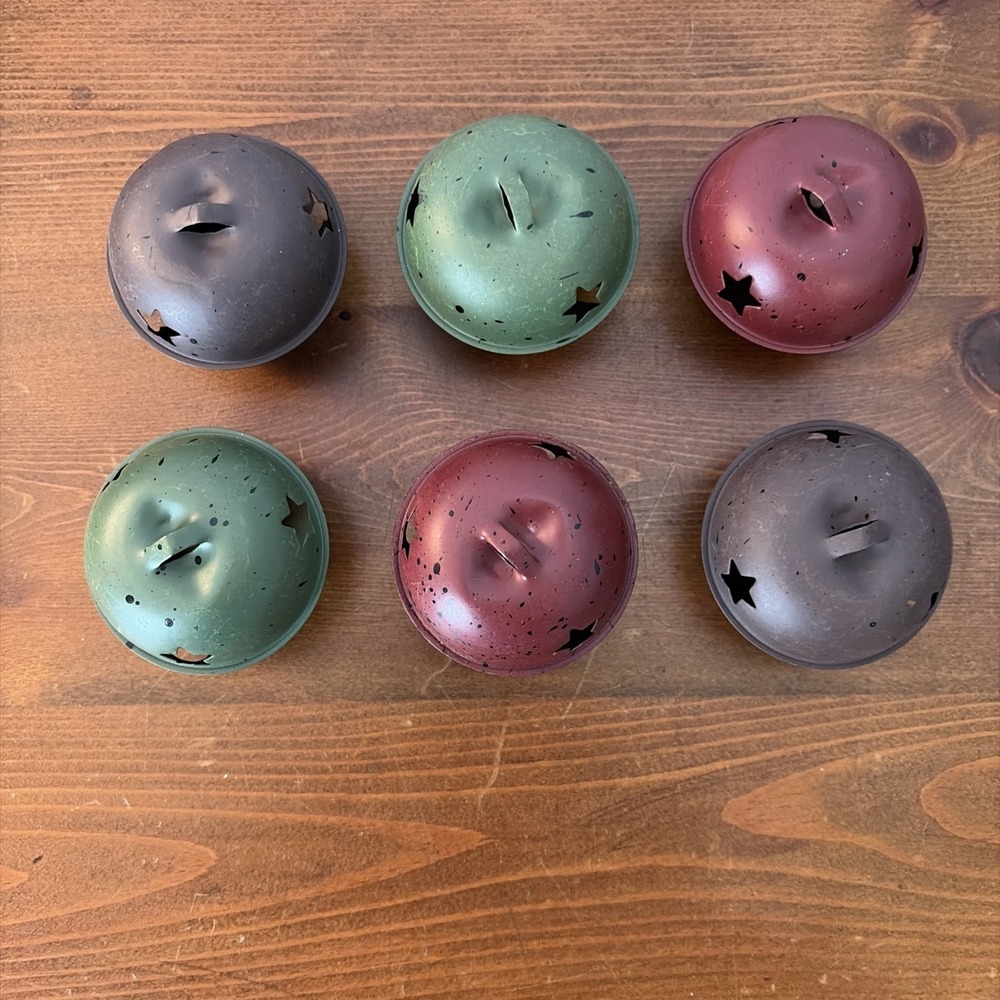 6 Rustic Tin Bells‎ - Picture 2 of 3